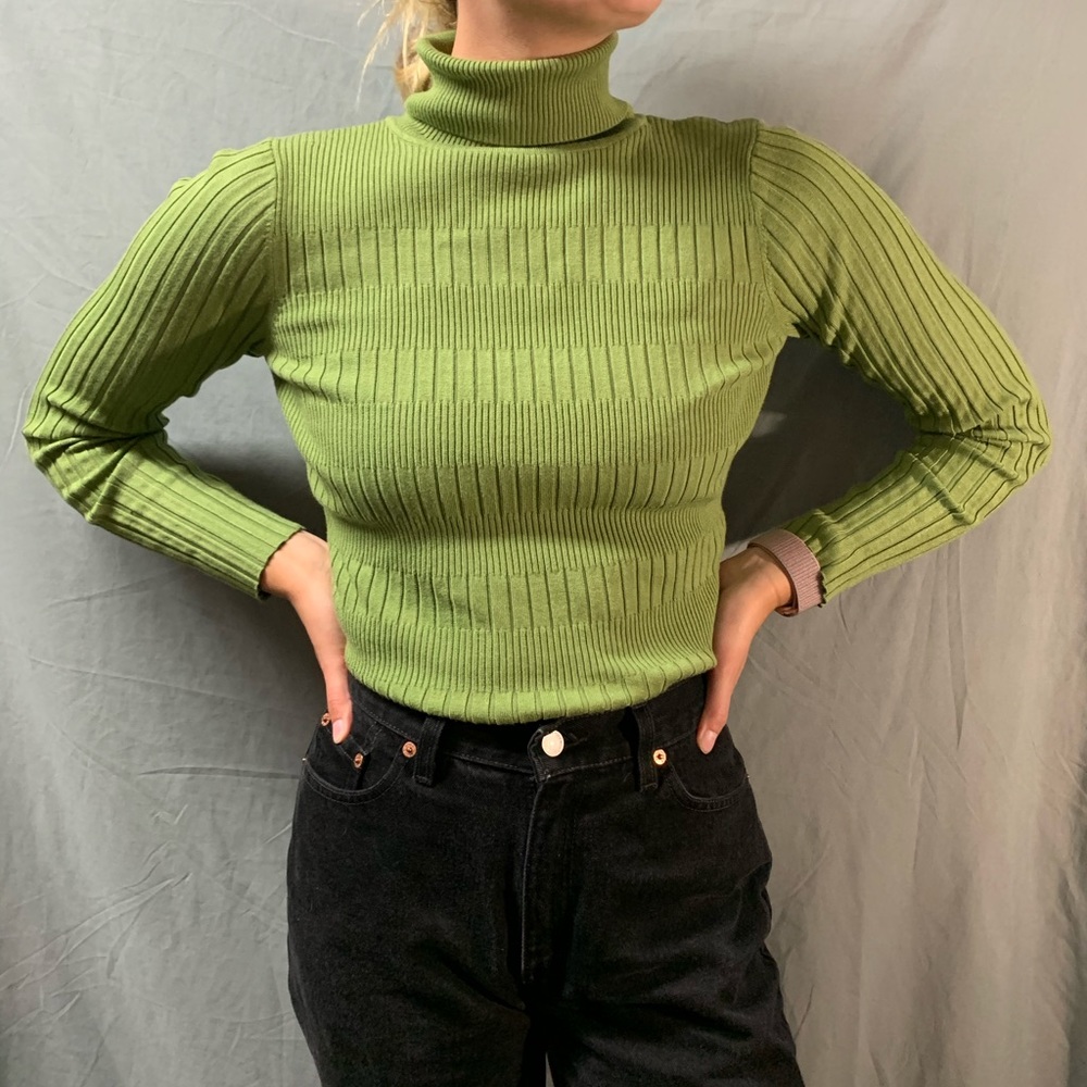 Green Turtleneck Long Sleeve Shirt